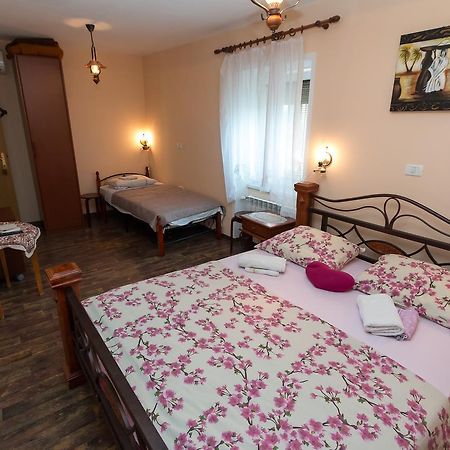 Apartma In Sobe Pilih Vipava Exteriör bild