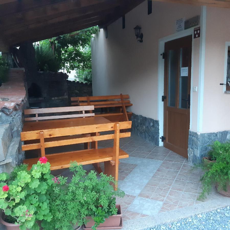 Apartma In Sobe Pilih Vipava Exteriör bild