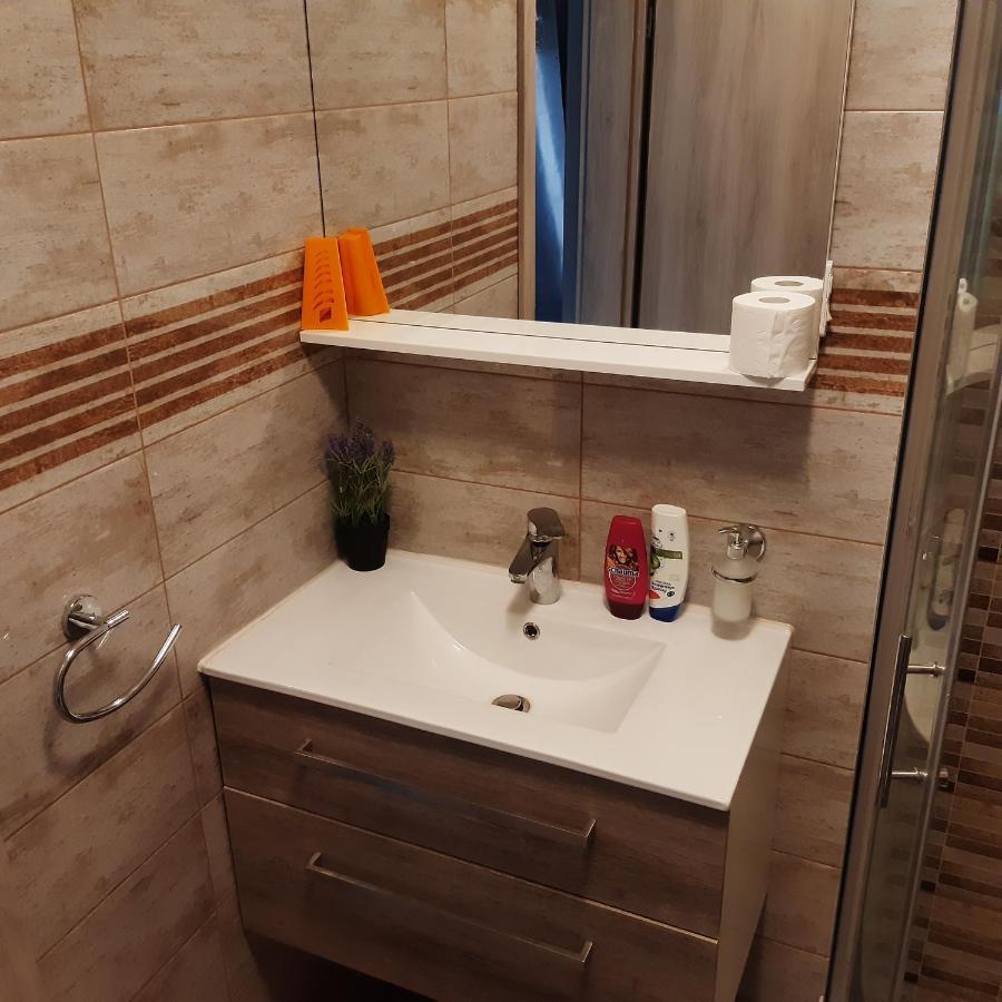 Apartma In Sobe Pilih Vipava Exteriör bild