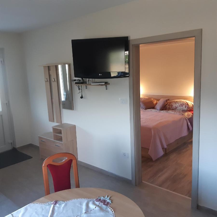 Apartma In Sobe Pilih Vipava Exteriör bild
