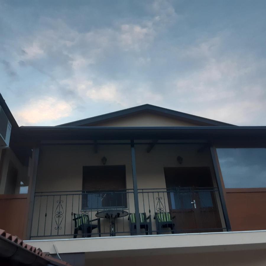 Apartma In Sobe Pilih Vipava Exteriör bild