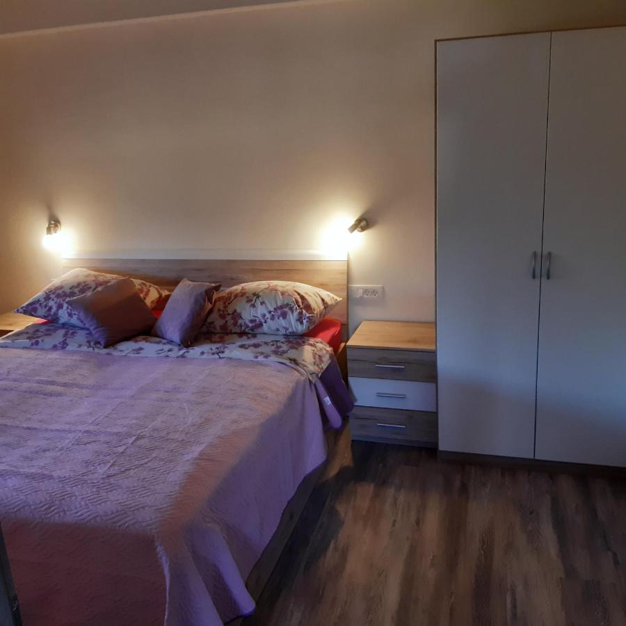 Apartma In Sobe Pilih Vipava Exteriör bild