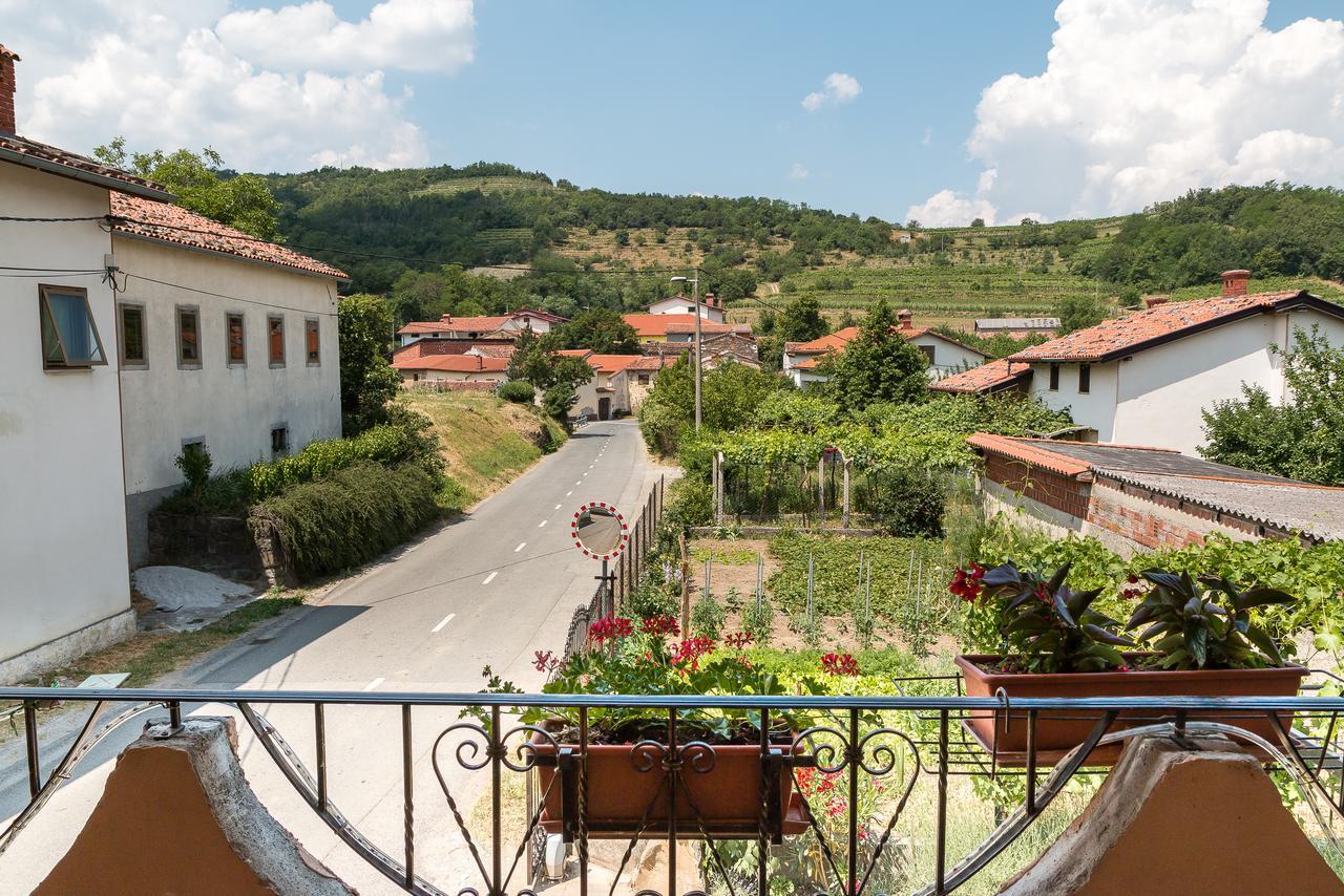 Apartma In Sobe Pilih Vipava Exteriör bild