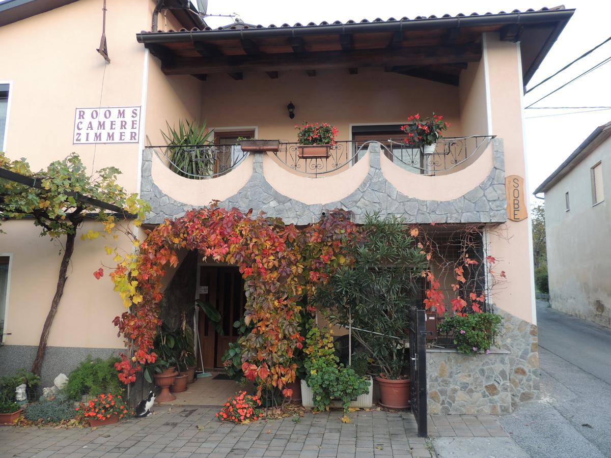 Apartma In Sobe Pilih Vipava Exteriör bild