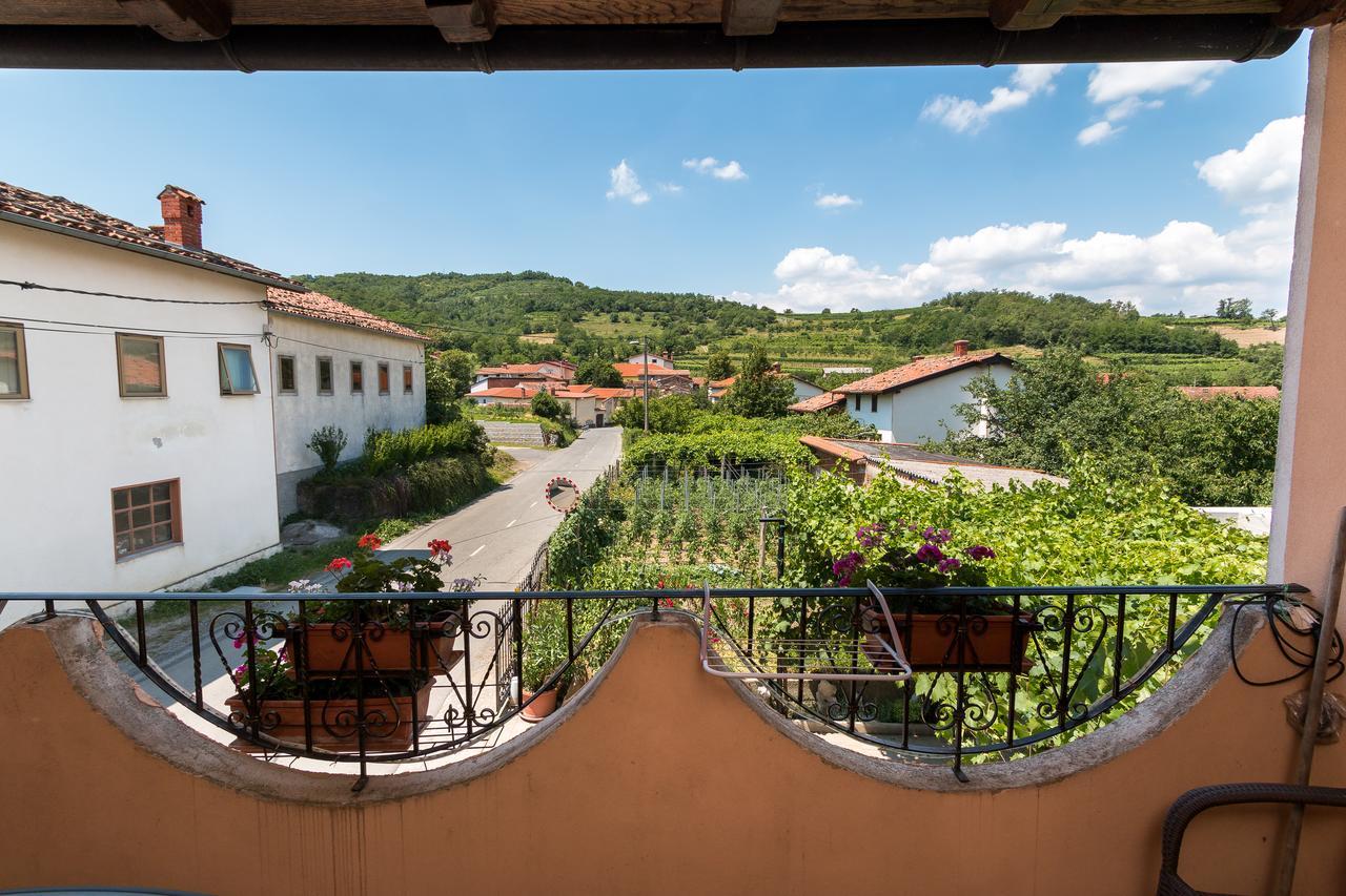 Apartma In Sobe Pilih Vipava Exteriör bild