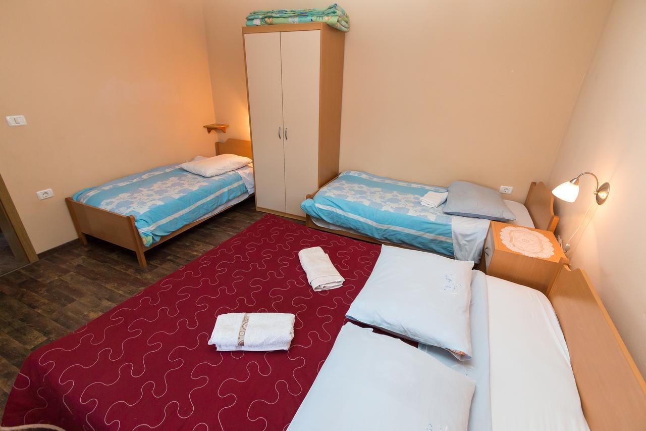 Apartma In Sobe Pilih Vipava Exteriör bild